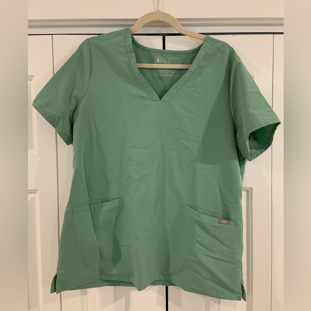 FIGS limited edition color (Jade). Scrub top. Great condition.